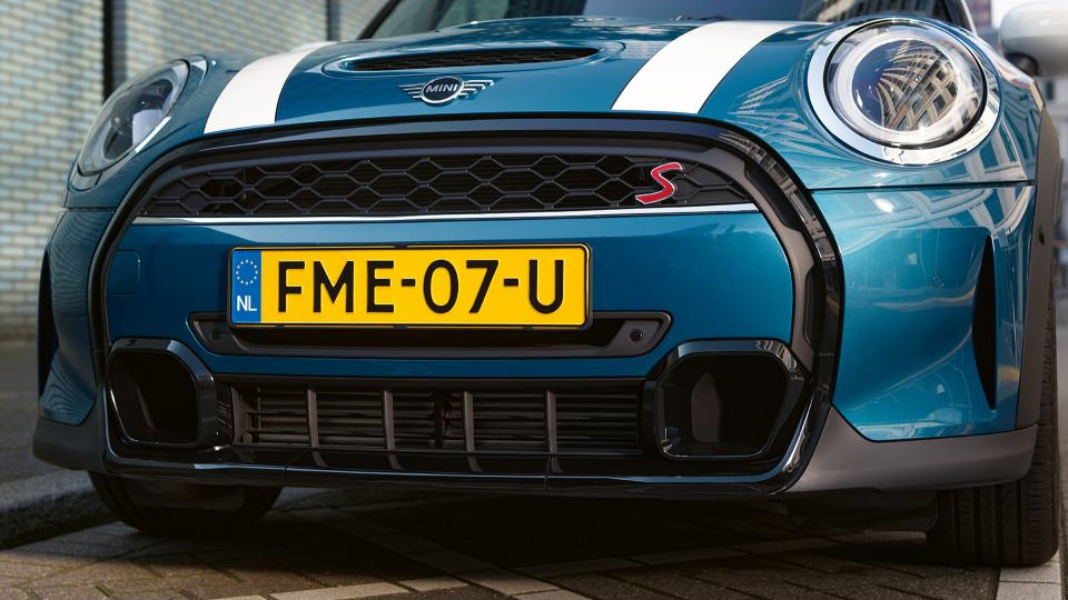 Mini Cooper 5 Door - NEW FRONT APPEARANCE.