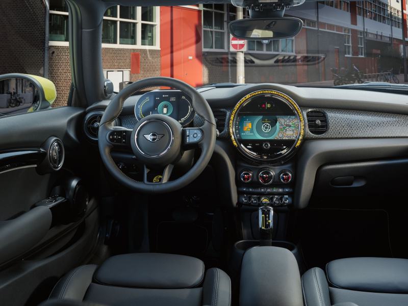 tampilan interior mobil mini electric