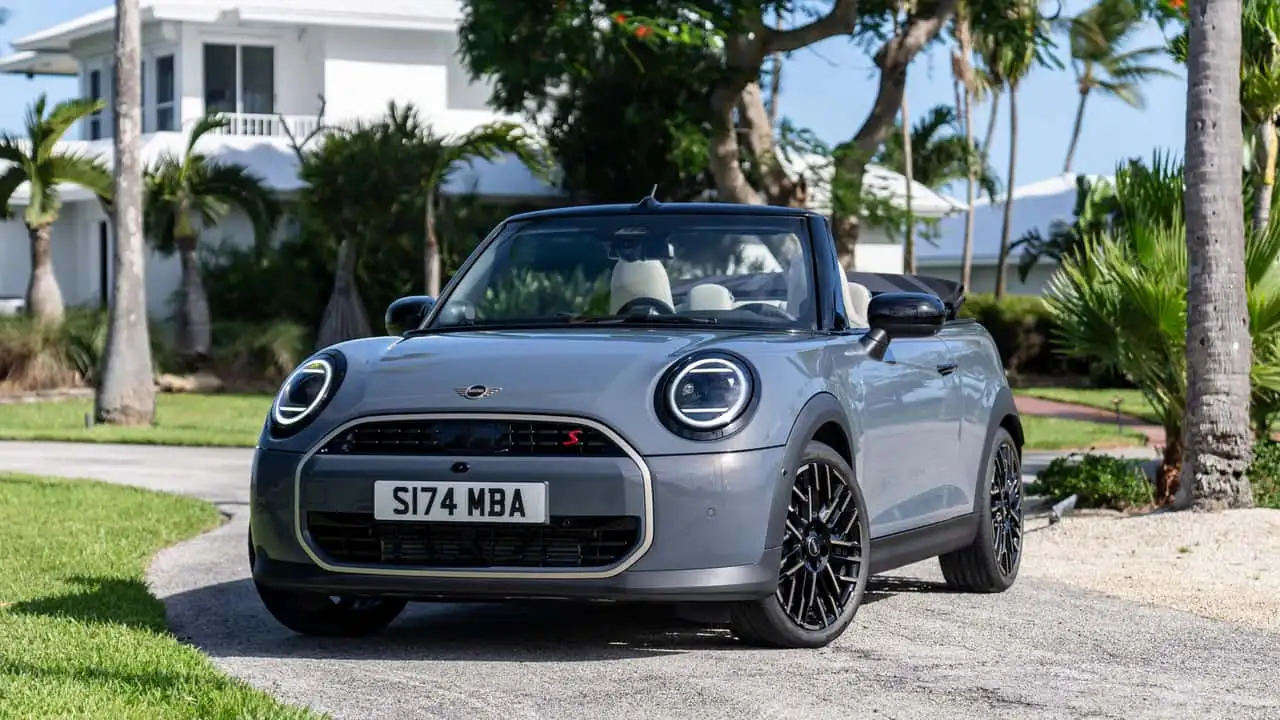 mini-cooper-cabrio-2024
